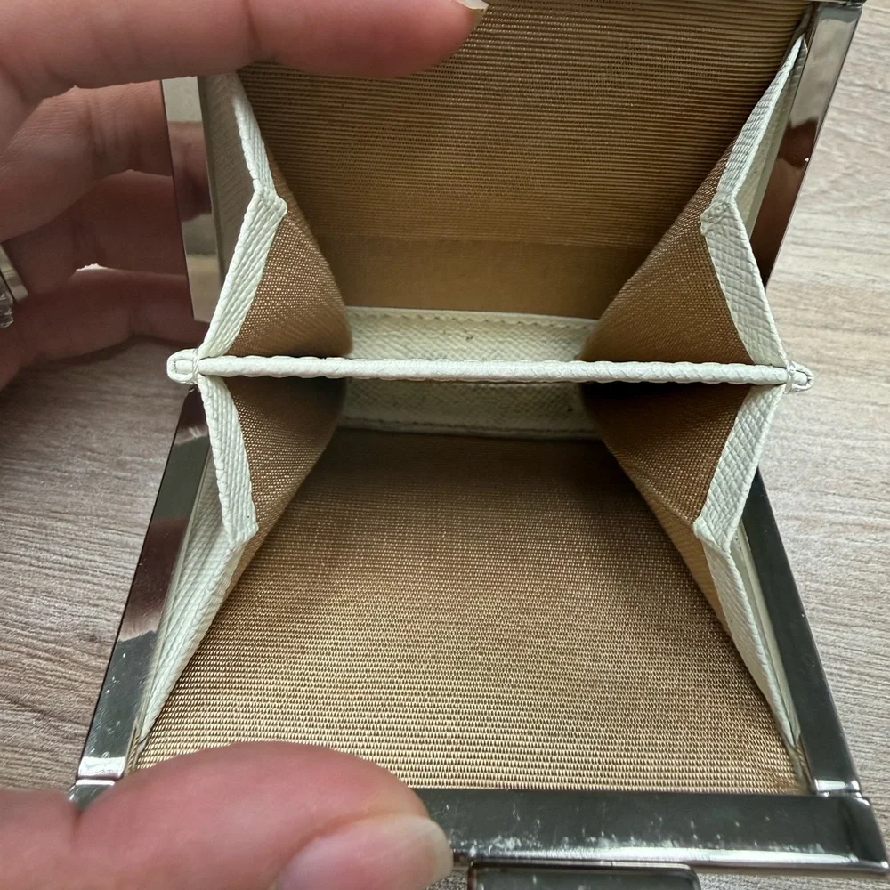 Burberry Kiss Lock Coin Pouch - Picture 5 of 7